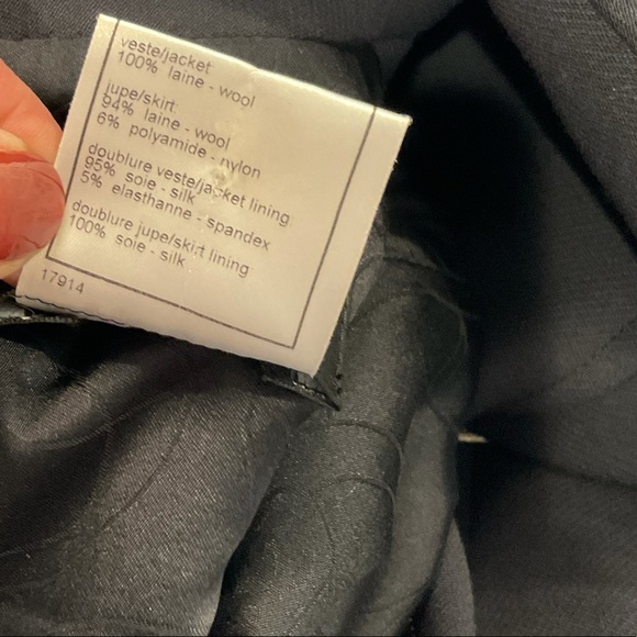 Chanel 2002 Autumn collection full suit with crystal details. Stunning! - Picture 12 of 16